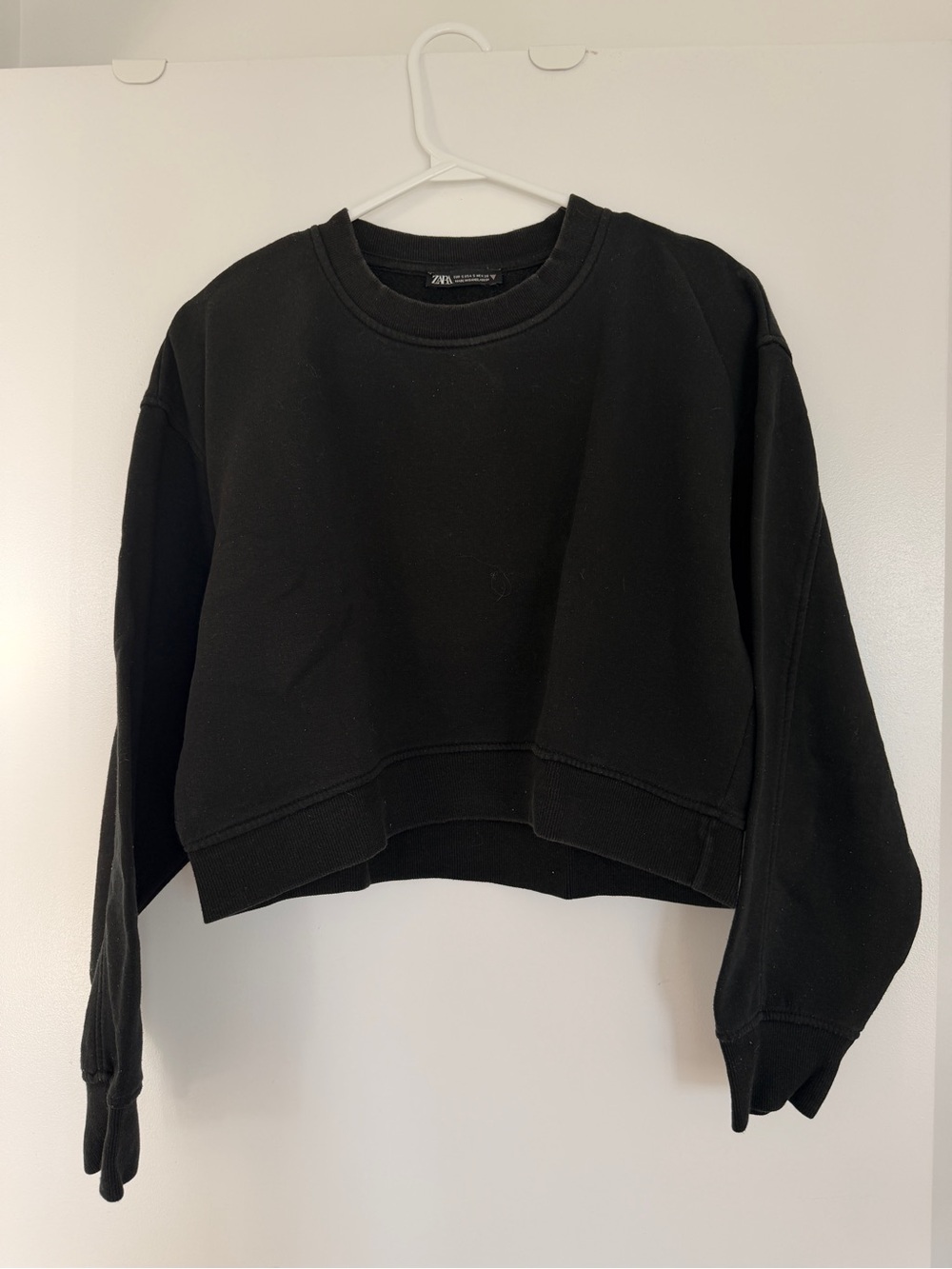 Zara Black Cropped Sweatshirt